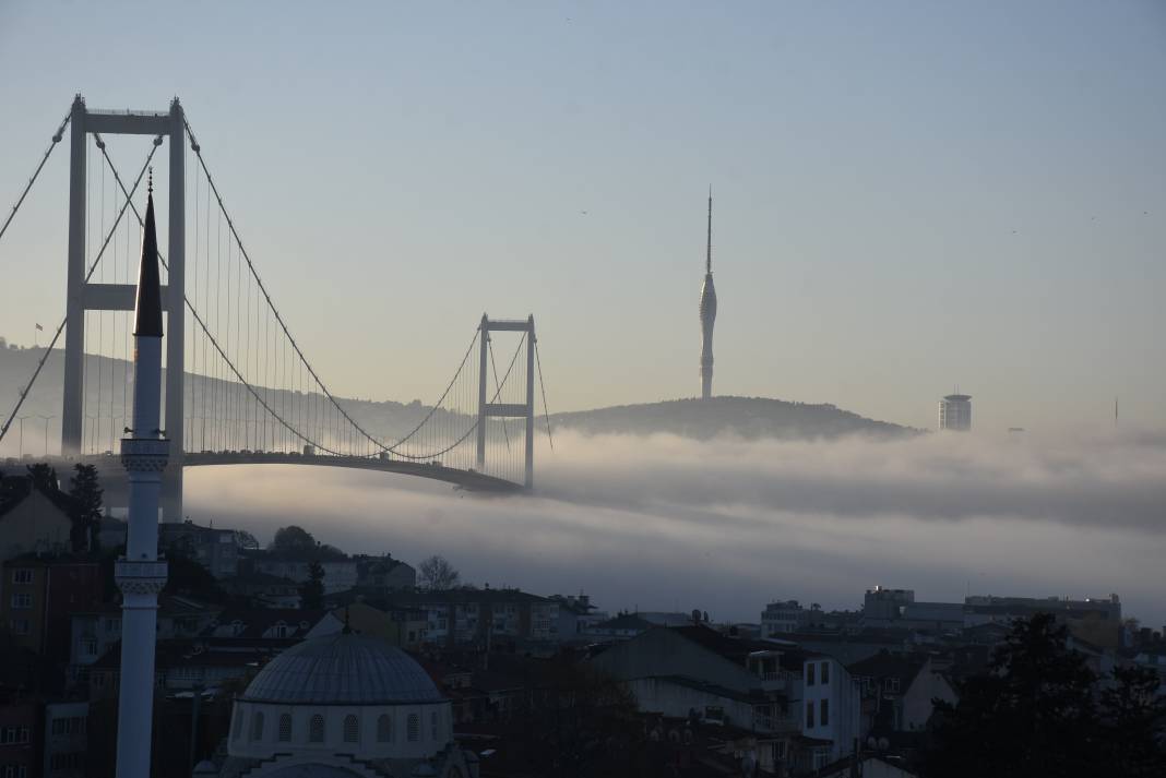 İstanbul Boğazı'nı sis yuttu vapur seferleri iptal oldu 4
